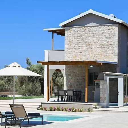 Charming Penelope With Private Pool Walking